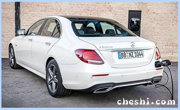 Mercedes-Benz E300 hybrid measured hybrid fuel consumption 1.5L/ 100 km acceleration 5.8s- Figure 1